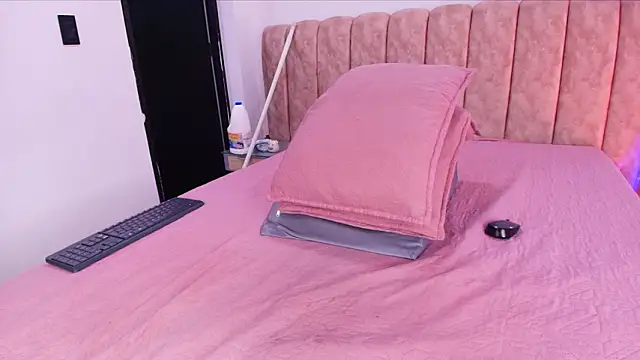 Auroraa_miller's cam snapshot