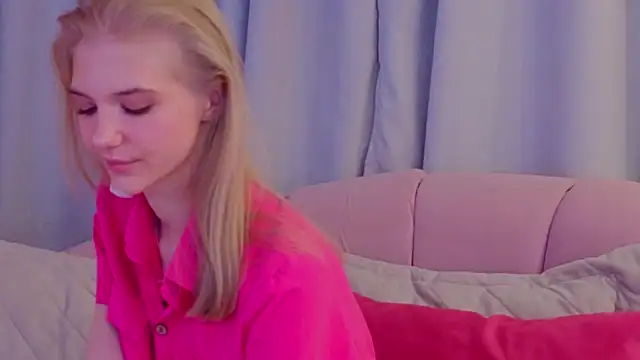 4example_Chloe's cam snapshot