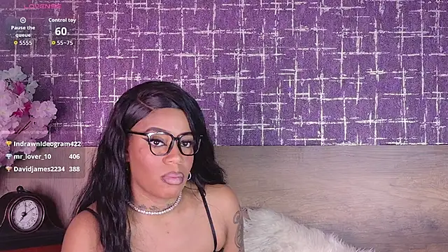 loana_vegas's cam snapshot