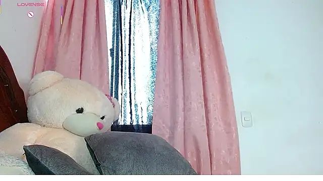 MissHoolly's cam snapshot