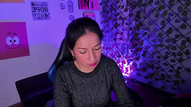 Megan_Collinss_'s cam snapshot