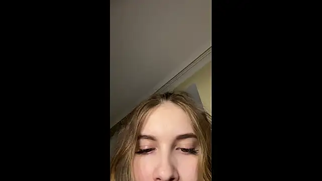 SoftIris_'s cam snapshot