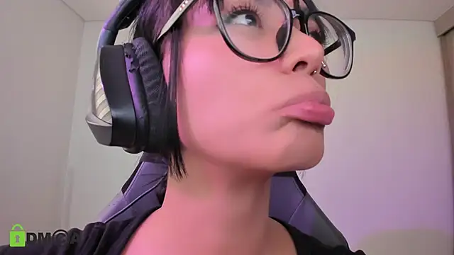 alice-rausing's cam snapshot