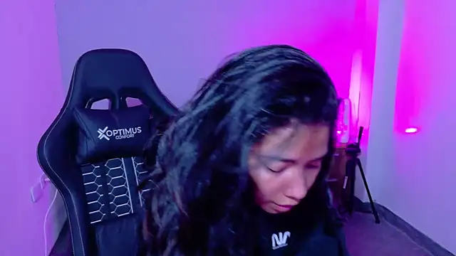 luna_roja25's cam snapshot