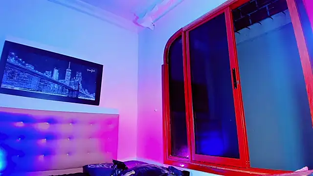 -Issa-Doll live sex cam