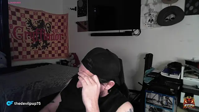 DevilPup75_'s cam snapshot