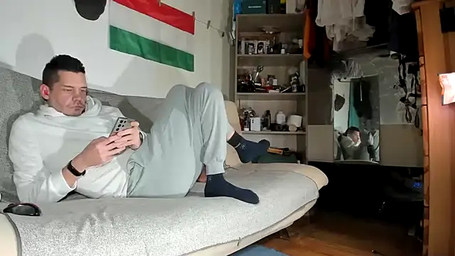 viraglaci18@xh's cam snapshot