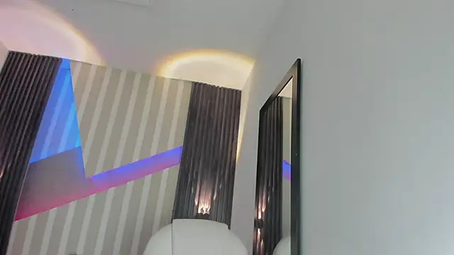 emily_layton's cam snapshot