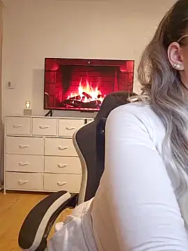 JUJUICY- live sex cam