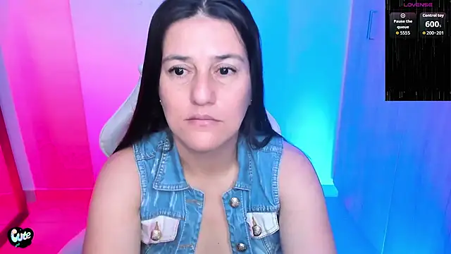 Saskyaa's cam snapshot