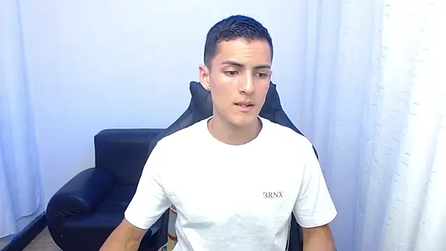 Matiius18 live sex cam