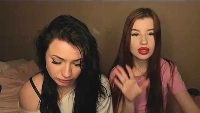 LisaAndDenis live sex cam