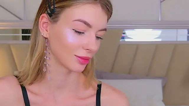 MeganMour's cam snapshot