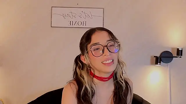 Emilia_Bons's cam snapshot