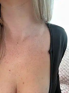 LoveShae_'s cam snapshot