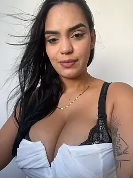 Sara-77 live sex cam