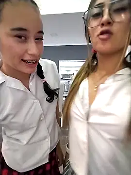 l0lita_emi live sex cam