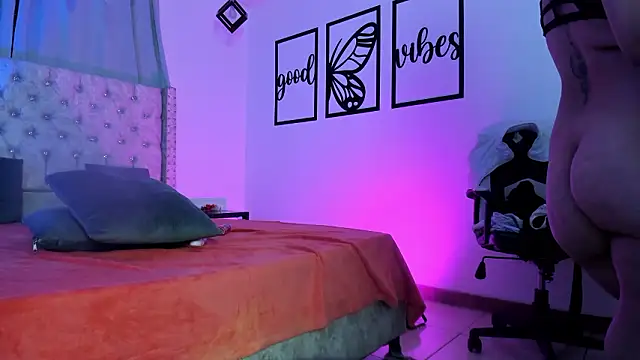 nicolee_millerr's cam snapshot