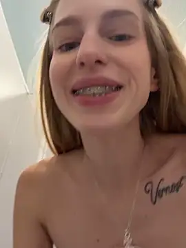 kira_mia live sex cam