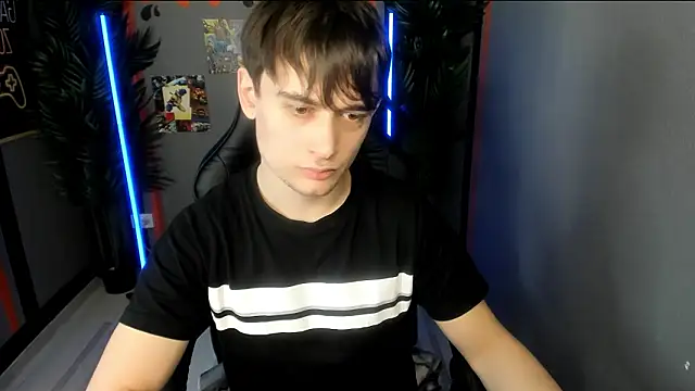 AlejandroEllias live sex cam