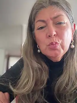 emma_tour's cam snapshot