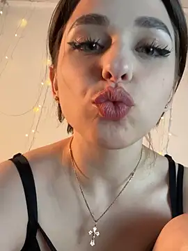 yoyogirlx live sex cam