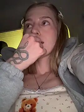 kira_mia live sex cam