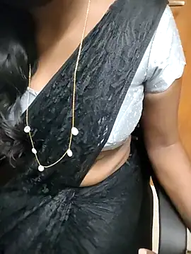 Tamilmallu-duskygirl03's cam snapshot