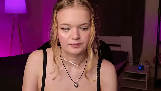 Elioraa's cam snapshot