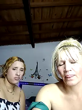 Nicolle_Milf live sex cam