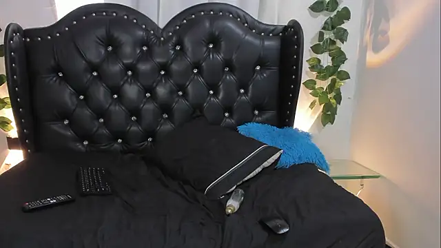 Annie_Cartier's cam snapshot