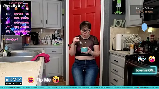 YogaHottie76's cam snapshot