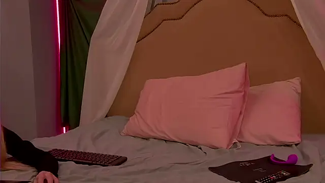 Rose_Bauer's cam snapshot