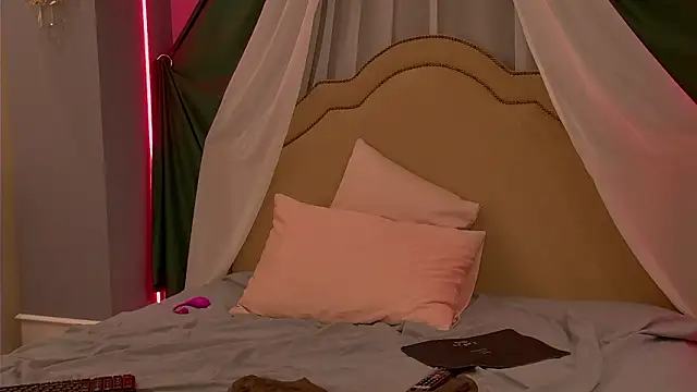 Rose_Bauer's cam snapshot