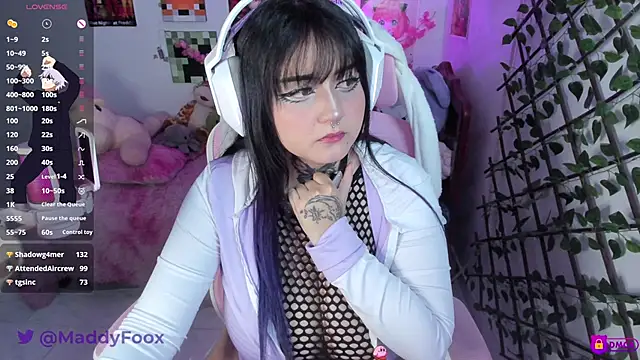 MaddyFooxx live sex cam