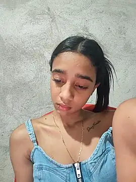 Zoe_Sweett18 live sex cam