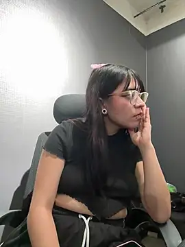 AngieRousse_'s cam snapshot