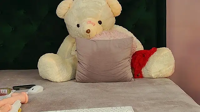 KirraWhite's cam snapshot