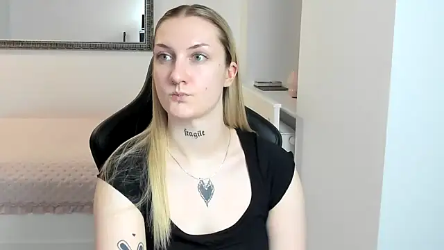 AlexaTease's cam snapshot