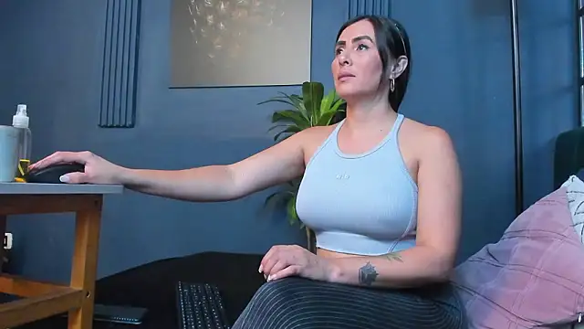 scarlet_edwars's cam snapshot