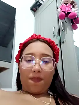 young_dairy01's cam snapshot