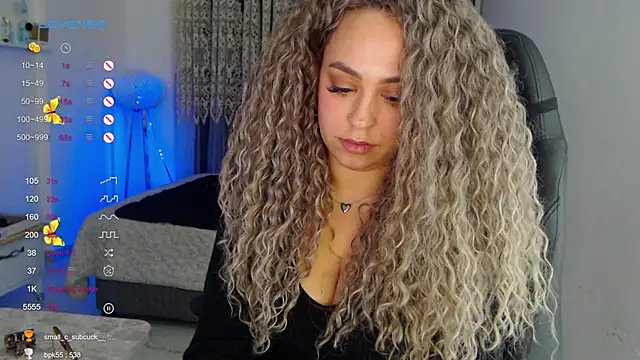 _Just_a_queen_3's cam snapshot