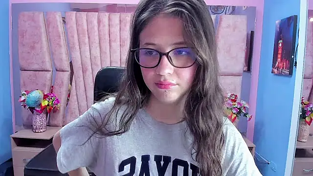 sarah_sweett_'s cam snapshot