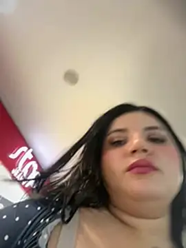 horny_roomiess's cam snapshot