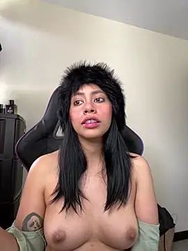 CarolinaRaven's cam snapshot