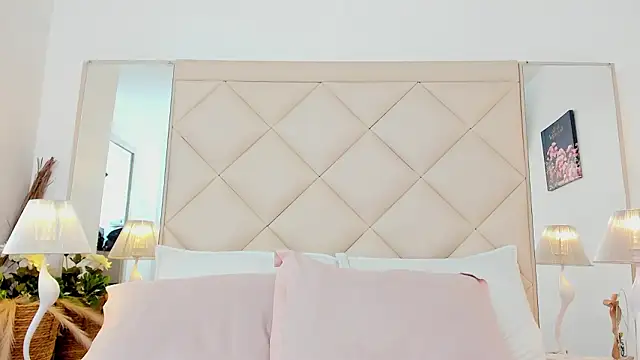 LuciaBenett_ live sex cam