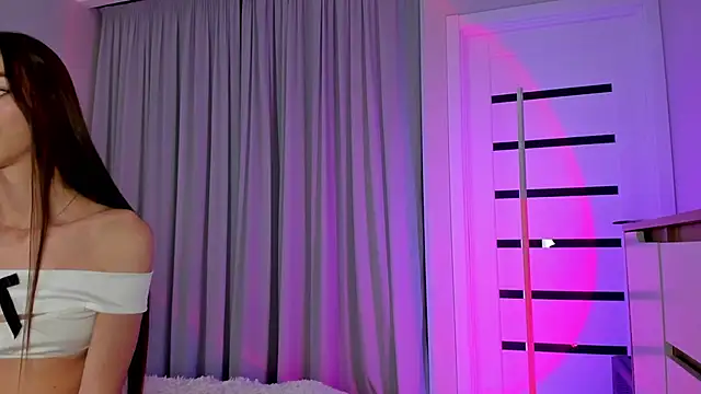 Undertheskin live sex cam