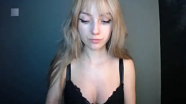 LuciaYoung's cam snapshot