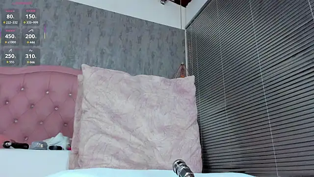 naomidibello live sex cam