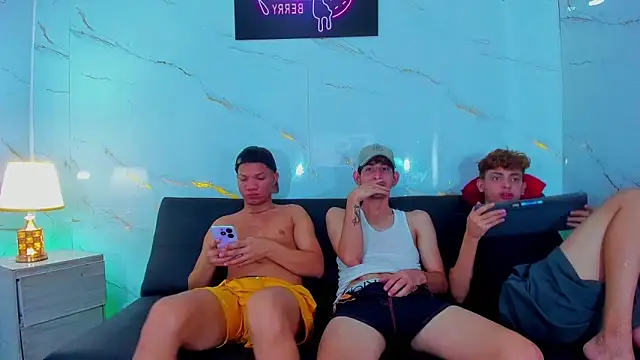 Room_boys_hot's cam snapshot